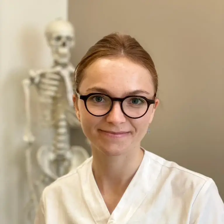 Portrait de Laura Hugon, ostéopathe à Caluire-et-Cuire